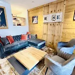 Spacious House With Terrace Near The 펜션 *