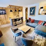 펜션 Spacious House With Terrace Near The *
