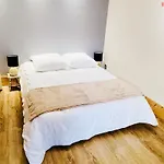 Vakantiehuis Spacious House With Terrace Near The *