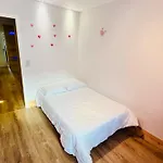 Spacious House With Terrace Near The 펜션 *