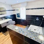 Spacious House With Terrace Near The 펜션