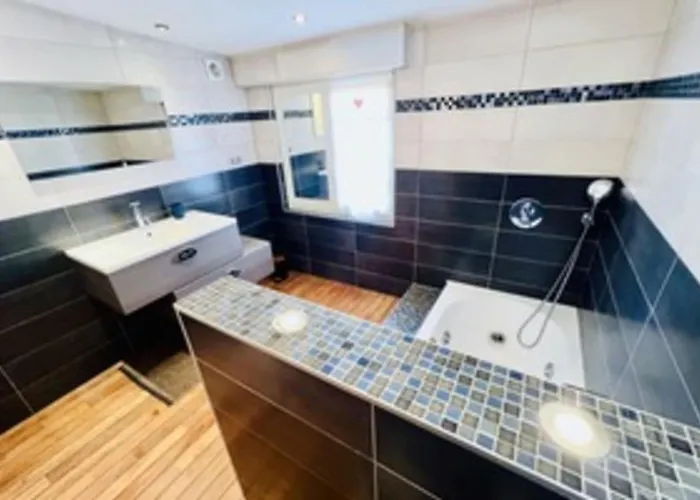 Spacious House With Terrace Near The