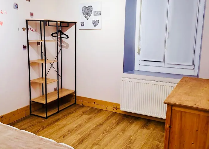 Spacious House With Terrace Near The Prázdninový dům